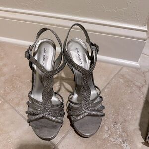 Adrianna Papell Boutique pewter heels sz 8